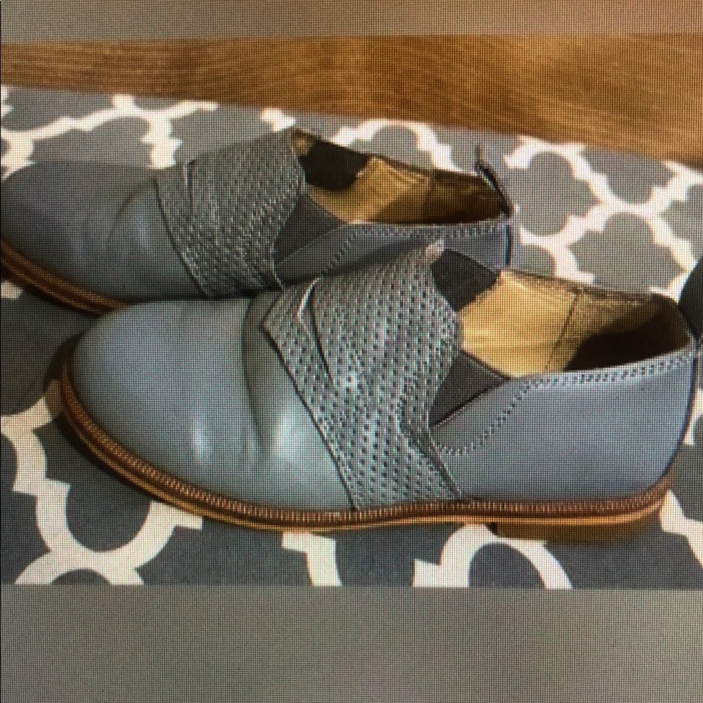 LUCCINI BOY'S AND GIRL'S SLIP-ON LOAFER 9M toddler. The shoes are leather-lined.